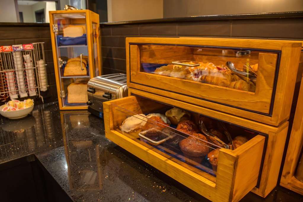 Peavine Inn & Suites High Prairie Restoran gambar
