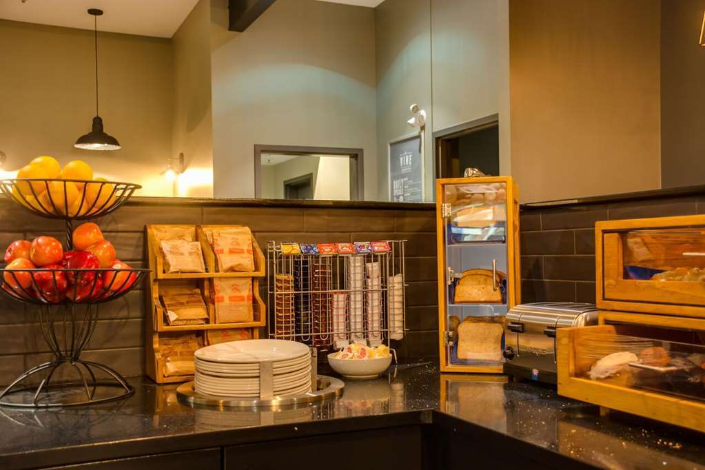 Peavine Inn & Suites High Prairie Restoran gambar